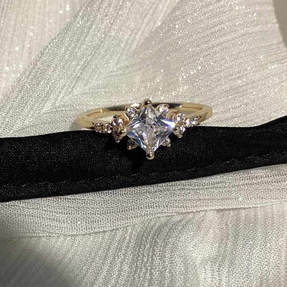 🌸Elegant Vintage or Antique Style Princess Cut Petite Cz Diamond band - Picture 8 of 16